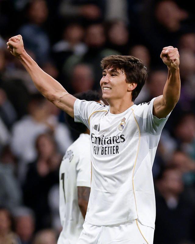 包含马德里竞技前锋拿下帽子戏法，成为焦点的词条