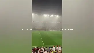 足球比赛强强对决，赛场紧张刺激(足球比赛强强对决,赛场紧张刺激怎么办)